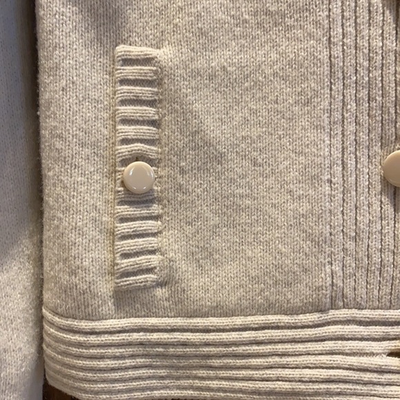 𝅺Vintage Gap 100% wool button up Sweater Cardigan - Picture 4 of 10